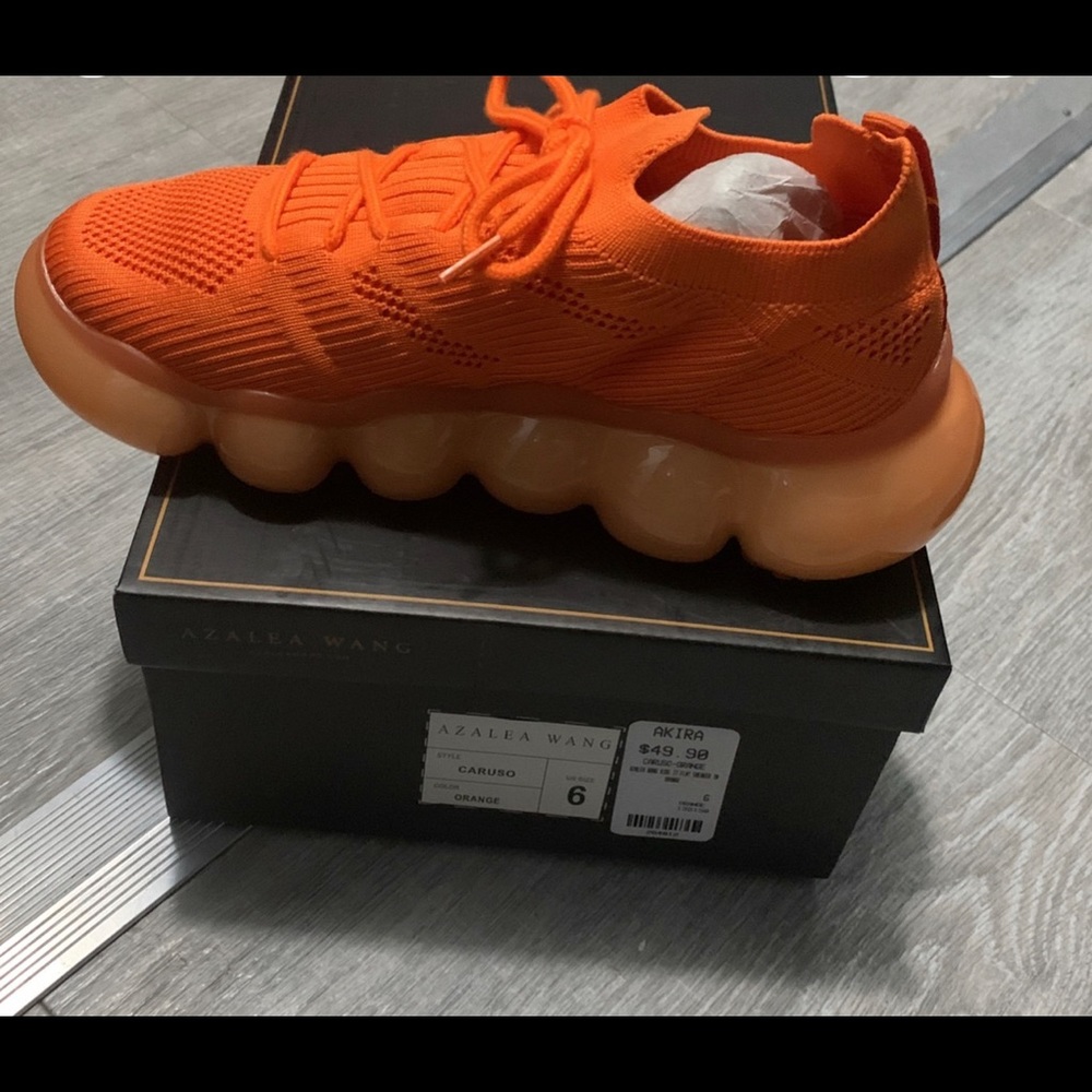 Brand new size 6 mesh gym shoe